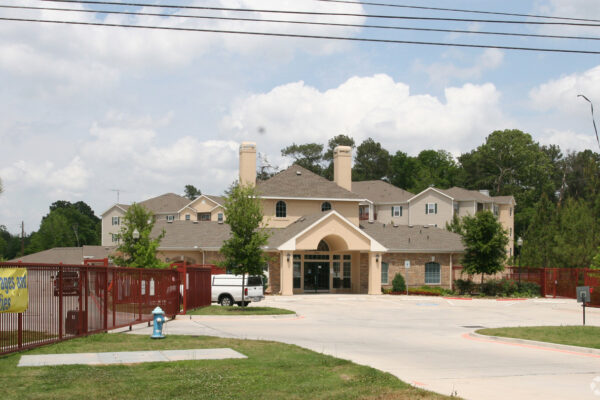 knightsbridge-senior-apartments-humble-tx-primary-photo (1)